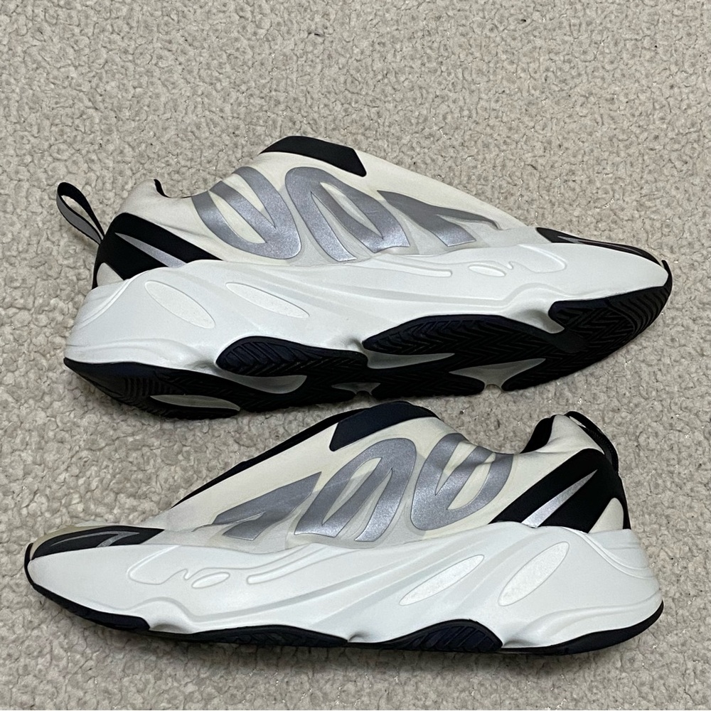 Adidas Yeezy Boost 700 MNVN Laceless Analog  Men’s Size 8.5
